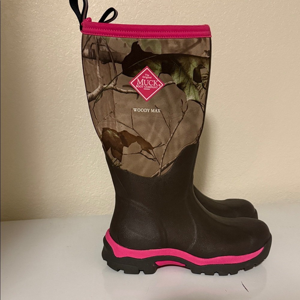 Muck Boots Woody Max Camo Boots- Pink women’s size 6